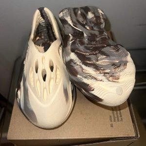 Infant Yeezy Foam Runner 4K